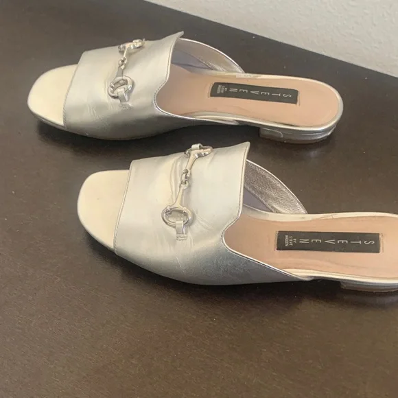 Steve Madden Metallic Silver Leather Horse Bit Mules. - Picture 10 of 10